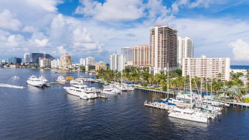Hyatt Place Fort Lauderdale Cruise Port & Convention Center - Newly Renovated