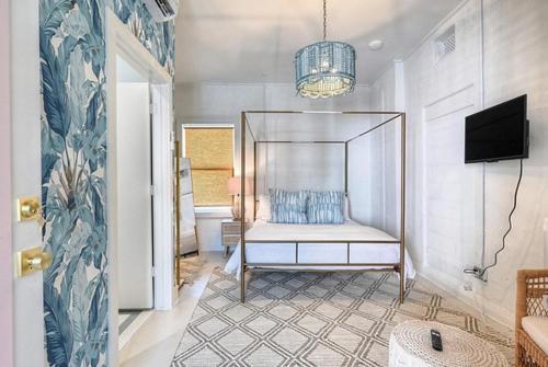 Room 5 Oleander Hotel Downtown Galveston Hotel Near Cruise Terminal & Beach