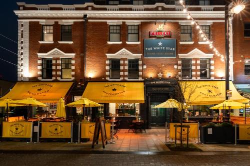 The White Star Tavern